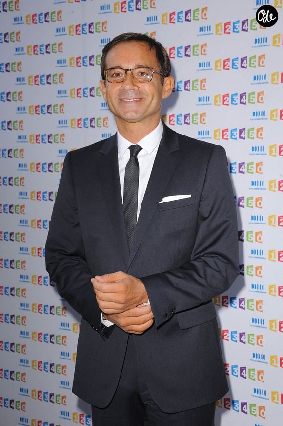 Après leur rencontre dans un musée et alors que Jean-Luc Delarue se trouvait en phase terminale, les amoureux se sont dit oui en Bretagne au cours d'une cérémonie intime...

Jean-Luc Delarue arrivant à la conférence de presse annuelle du groupe France Télévisions à Paris, en France, le 31 août 2011. Photo de Giancarlo Gorassini/Abaca