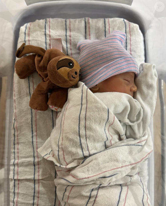 Enrique Iglesias et Anna Kournikova ont dévoilé le visage de leur bébé sur les réseaux sociaux.

Capture d'écran Instagram d'Enrique Iglesias.

Photo : Instagram