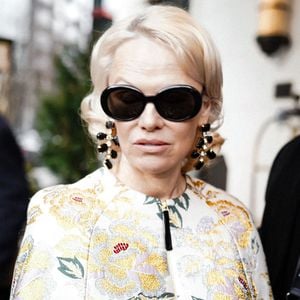 Pamela Anderson, lors du photocall du film « Rosebush Pruning » à l'occasion de la 76e édition du Festival international du film de Berlin (La Berlinale 2026), le 14 février 2026.