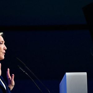 Marine Le Pen lors d'un meeting à Etrepagny le 15 décembre 2024

© Christian Liewig / Bestimage