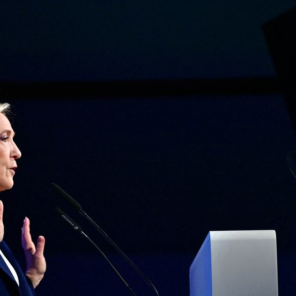 Marine Le Pen lors d'un meeting à Etrepagny le 15 décembre 2024

© Christian Liewig / Bestimage