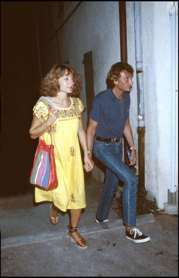 Nathalie Baye enceinte et Jonhnny Hallyday à Fréjus en 1983 © Daniel Angeli / BestImage