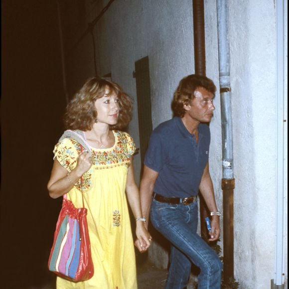 Nathalie Baye enceinte et Jonhnny Hallyday à Fréjus en 1983 © Daniel Angeli / BestImage