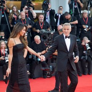 George Clooney et sa femme Amal - Arrivées à la cérémonie d'ouverture et la projection du film "Ink" lors de la 83ème édition du festival international du film de Venise, la Mostra le 2 septembre 2026 © Jasmine Aissaoui / Bestimage