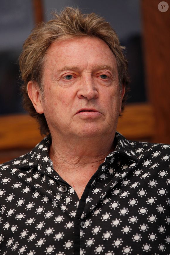 Qui réclament donc plus de deux millions de dollars

Info - Les ex-membres du groupe " Police ", Andy Summers et Stewart Copeland poursuivent en justice Sting, pour royalties non versés - Andy Summers, l'ancien guitariste du groupe "Police" lors d'une conférence de presse au bureau de la Hollywood Foreign Press Association à West Hollywood, le 28 juillet 2015.
HT / Bestimage