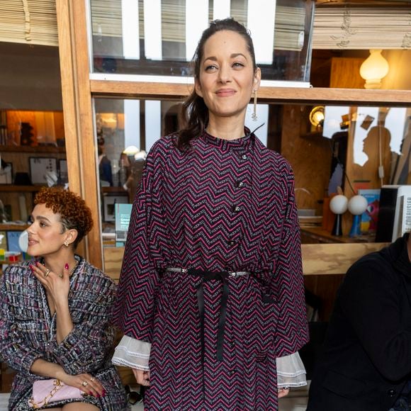 A cette date, la comédienne pu compter sur le soutien inconditionnel de Marion Cotillard qui lui avait déjà exprimé en 2019 sa "gratitude infinie" pour avoir dénoncé le "harcèlement sexuel" qu'elle aurait subi de la part du réalisateur.

Marion Cotillard au photocall du défilé croisière Chanel 2024-2025 à la Cité radieuse à Marseille, France, le 2 mai 2024. © Olivier Borde/Bestimage