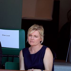 Anne-Elisabeth Lemoine - Personnalités dans les tribunes lors des internationaux de France de Roland Garros à Paris. Le 10 juin 2017. 
© Jacovides - Moreau / Bestimage