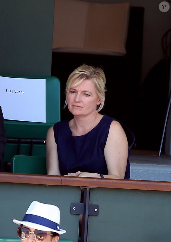Anne-Elisabeth Lemoine - Personnalités dans les tribunes lors des internationaux de France de Roland Garros à Paris. Le 10 juin 2017. 
© Jacovides - Moreau / Bestimage