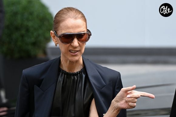 Céline Dion devant l'hôtel "Royal Monceau" à Paris, le 26 septembre 2026.
© Lionel Urman/Bestimage