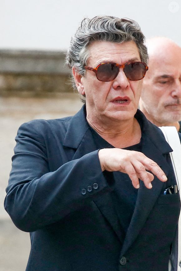 Marc Lavoine - Sorties des obsèques de Thierry Ardisson en l'église Saint-Roch de Paris, France, le 17 juillet 2025. © Clovis-Jacovides/Bestimage
