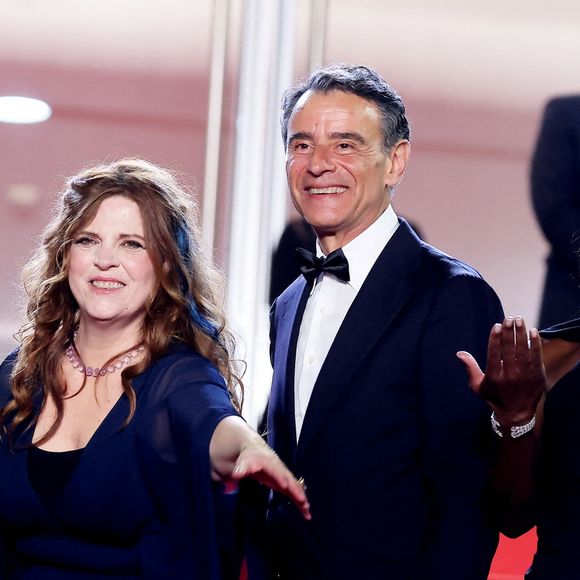 Présenté hors compétition au Festival de Cannes 2026, L’objet du délit sortira dans les salles le 27 mai 2026.

Emmanuel Salinger, Agnès Jaoui, Vincenzo Amato et Eye Haïdara - Montée des marches du film " L'objet du délit " lors du 79ème Festival International du Film de Cannes, le 22 mai 2026. © Jacovides-Moreau / Bestimage