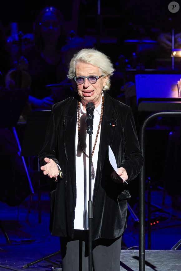Exclusif - Véronique de Villèle lors de la soirée hommage Ciné-concert symphonique "Alain Delon, le dernier Samouraï" au palais des congrès à Paris le 8 novembre 2024 le jour de son anniversaire. Pour cette soirée, le chef d'orchestre Vahan Mardirossian a dirigé l'orchestre symphonique de Douai.

© Moreau / Jacovides / Bestimage