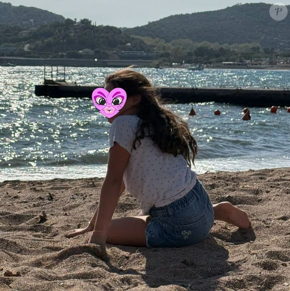 Karine Ferri a partagé des photos de sa fille Claudia pour ses 7 ans le 16 juillet 2025.