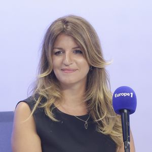 Exclusif - Marlène Schiappa sur le plateau de l'émission "On marche sur la tête", diffusée en direct sur Europe 1. Le 26 août 2024 © Jack Tribeca / Bestimage