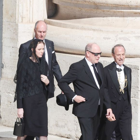 Charlene et Albert de Monaco arrivent à la messe en hommage au pape François ce samedi 26 avril à Rome  Backgrid UK/ Bestimage