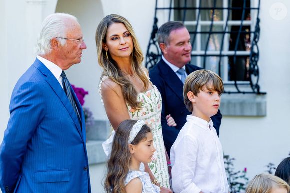 Le roi Carl Gustav, la princesse Madeleine,  Chris O´Neill, le prince Nicolas, la princesse Adrienne au palais Solliden sur l'île de Oland, à l'occasion du 47ème anniversaire de la princesse héritière le 14 juillet 2024. © Dana Press / Bestimage