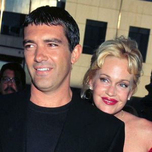 L’acteur parle même de son ex comme d’une "amie pour la vie".
Antonio Banderas et Melanie Griffith - Première du film "Le masque de Zorro" à Los Angeles. Photo par Bestimage