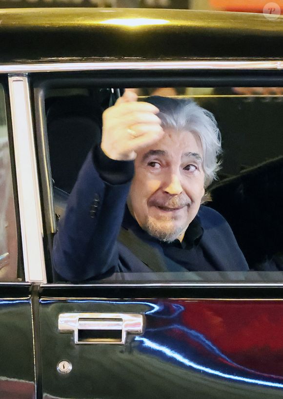 Exclusif - Serge Lama (parrain de la 1ère cérémonie des Victoires de la musique et Victoire d'honneur 2023) et Cyril Féraud lors du tournage secret pour la promotion des victoires de la musique 2025 (40 ans) à Paris, France, le 4 février 2025.

 © Bestimage