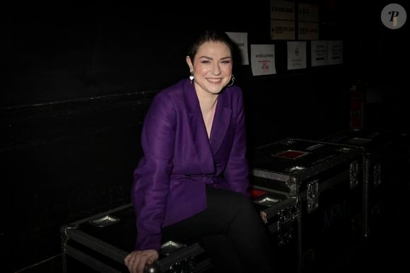 Après avoir foulé les marches du Festival de Cannes en mai dernier, Émilie Dequenne a dû se ménager cet été...

Exclusif - Emilie Dequenne - Studio - Soirée de gala "Tous les talents chantent contre le cancer" pour l'association "Tout le monde contre le cancer" à l'Olympia à Paris. Le 20 juin 2024. © Jack Tribeca / Bestimage