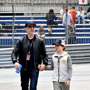 Gad Elmaleh et son fils Raphaël durant le 6eme Monaco E-Prix à Monaco, le 6 mai 2023.
© Bruno Bebert/Bestimage