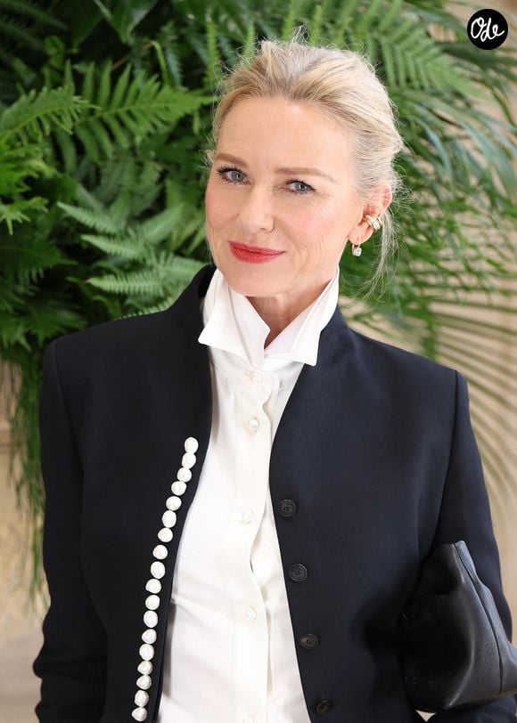 Sur les marches du musée Rodin, d'autres grandes personnalités ont aussi brillé par leur présence, à savoir Naomi Watts

Naomi Watts au photocall du défilé de mode DIOR Collection Haute Couture Automne/Hiver 2026-2027 lors de la Fashion Week de Paris (PFW) au musée Rodin, à Paris, France, le 6 juillet 2026. © Denis Guignebourg/Bestimage