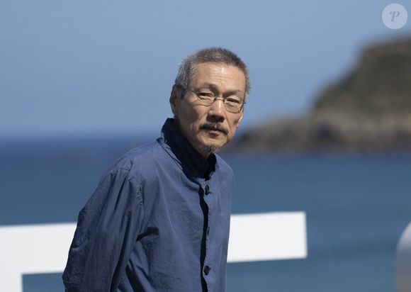 Hong Sangsoo  - Photocall du film "Walk Up" lors du 70ème Festival International du Film de San Sebastian (Saint Sébastien), le 22 septembre 2022.
