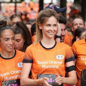 Ophélie Meunier (présentatrice) lors du marathon Orange Night Run, une boucle de 5,274 km le long des quais de Seine, pour tenter de remporter l'un des 1000 dossards pour le Marathon Pour Tous des Jeux Olympiques de Paris 2024, à Paris, France, le 17 juin 2023. © Jonathan Rebboah/Panoramic/Bestimage