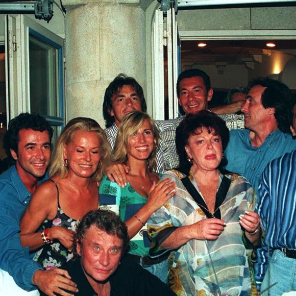 Il nous révèle également que Johnny a fréquenté quelque temps la maman de sa fille Joy, aujourd'hui âgée de 35 ans et devenue actrice.

Archive Eddie Barclay, Bernard Montiel, Johnny Hallyday, Régine, Henri Leconte, François Feldman, Nagui au Byblos de St Tropez pour l'anniversaire d'une amie. © Angeli Garcia Bestimage