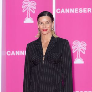 Son nouveau spectacle sera présenté à Paris du 8 octobre au 8 novembre 2026, avant une tournée en France et en Belgique.

Fauve Hautot assiste à la cérémonie de clôture du 8e Festival Canneseries sur le tapis rose. Cannes, France, le 29 avril 2025. Photo : Shootpix/ABACAPRESS.COM