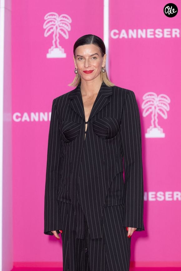 Son nouveau spectacle sera présenté à Paris du 8 octobre au 8 novembre 2026, avant une tournée en France et en Belgique.

Fauve Hautot assiste à la cérémonie de clôture du 8e Festival Canneseries sur le tapis rose. Cannes, France, le 29 avril 2025. Photo : Shootpix/ABACAPRESS.COM