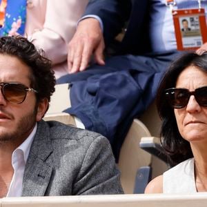 Avec beaucoup d'humour, l'humoriste s'est payé la tête de sa compagne

Florence Foresti et son compagnon Alexandre Kominek - People dans les tribunes lors des Internationaux de France de Tennis de Roland Garros 2022 à Paris le 29 mai 2022. © Cyril Moreau/Bestimage