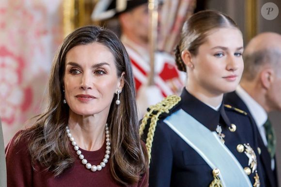 Le roi Felipe VI, la reine Letizia et la princesse héritière Leonor d'Espagne assistent à la traditionnelle réception militaire de Pâques au Palais Royal de Madrid, Espagne, le 6 janvier 2025. © Dana Press/Bestimage