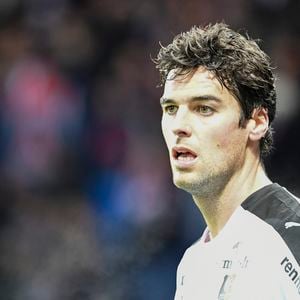 Yoann Gourcuff - Karine Ferri encourage son compagnon Yoann Gourcuff lors du match Psg-Rennes au Parc des Princes à Paris le 6 novembre 2016.  (victoire 4-0 du Psg)  © Pierre Perusseau/Bestimage