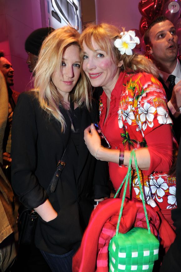 Ludivine Sagnier et Julie Depardieu - Archive - Anniversaire de Cathy Guetta a l'atelier Renault, le 27 mars 2012. Photo par RACHID BELLAK / BESTIMAGE