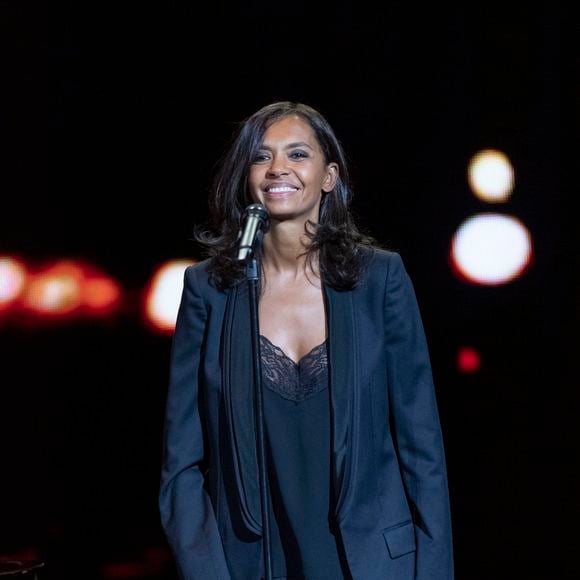 Karine Le Marchand - La Nuit de la Déprime revient aux Folies Bergère, le 3 février 2020. A quelques jours de la Saint-Valentin, on retrouve sur scène les chanteurs les plus déprimants et les humoristes les plus badants, pour pleurer (de rire).

" A quoi sert de courir après le bonheur alors que la déprime est à portée de main" ! Voici le mantra de la Nuit de la déprime de R.Mezrahi. Depuis 8 ans, ce rendez-vous placé sous le signe du désespoir est une soirée incontournable à quelques jours de la Saint-Valentin.&