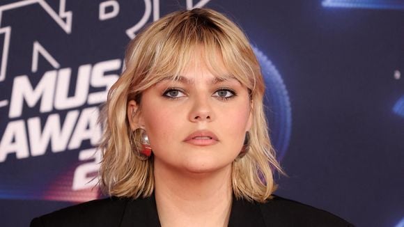 Louane est "née triste" : la chanteuse revient sur son rapport à ses émotions et la manière dont elle les gère au quotidien