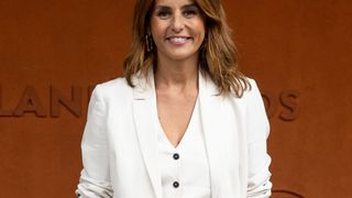 "Je me planquais derrière des vêtements" : Faustine Bollaert bien mieux dans sa peau aujourd'hui qu'à ses débuts à la télé