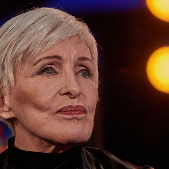 Nicole Croisille - Enregistrement de l'émission "Allez viens je t'emmène…Au Music Hall" au Studio Gabriel à Paris.
© Cyril Moreau / Bestimage