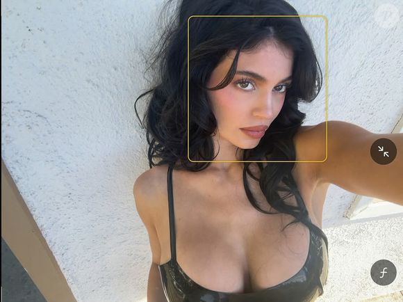 Selon Admagazine.fr, Timothée Chalamet aurait été vu en 2023 dans ce petit village aux côtés de... Kylie Jenner, la célèbre demi-sœur de Kim Kardashian, qu'il avait rencontré quelques mois plus tôt.

Une photo de Kylie Jenner, postée sur un réseau social. Photo Press Service / BESTIMAGE