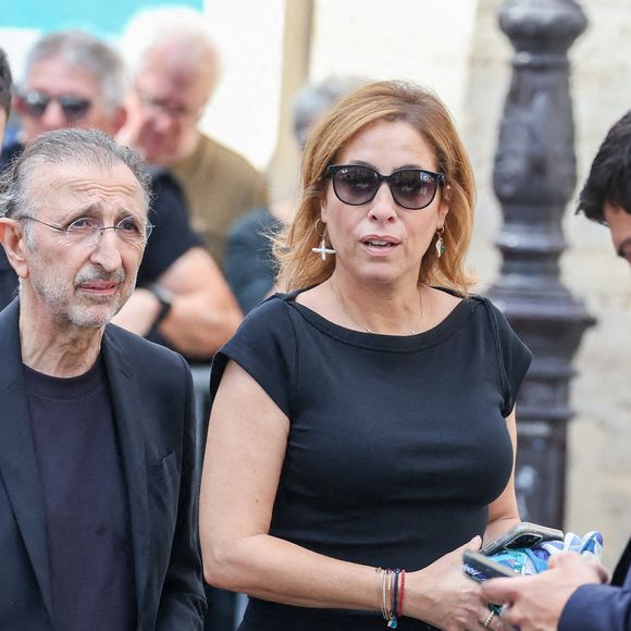 Léa Salamé - Arrivées aux obsèques de Thierry Ardisson en l’église Saint-Roch de Paris, France, le 17 juillet 2025. © Clovis-Jacovides/Bestimage