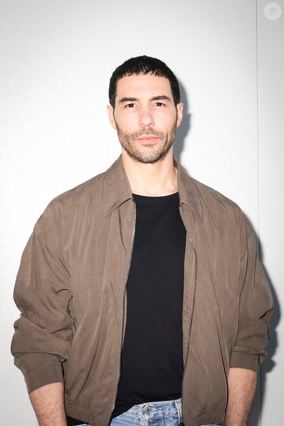 Tahar Rahim et Leïla Bekhti restent très discrets, mais leur histoire d’amour solide dure depuis plus de dix ans.

Tahar Rahim en backstage de l'émission "C à vous" lors du 78ème Festival International du Film de Cannes le 20 mai 2025. © Jack Tribeca / Bestimage