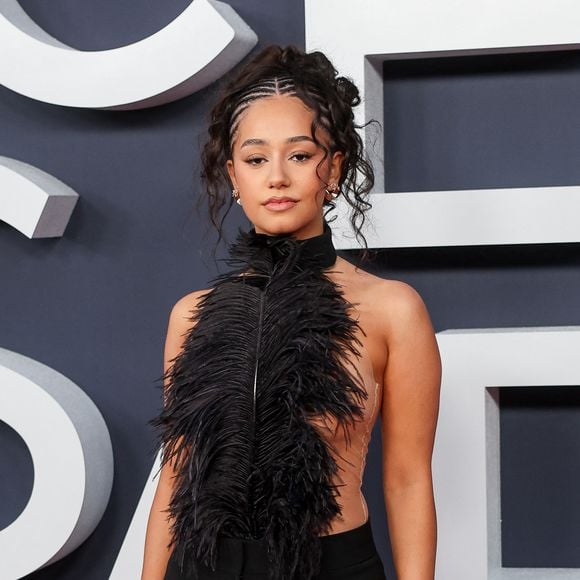 Léna Situations a joué sur deux looks : un noir pour le photocall et un blanc pour son live YouTube, le tout associé à des chaussures Amina Muaddi.

Lena Situations (Lena Mahfouf)  à la cérémonie des Cesar le 26 fevrier 2026

Dominique Jacovides - Olivier Borde / Bestimage