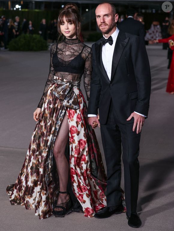 Lily Collins et son mari Charlie McDowell arrivent à la seconde édition du gala de l'Academy Museum of Motion Pictures présentée par Rolex, qui se tient à l'Academy Museum of Motion Pictures à Los Angeles le 15 octobre 2022. Crédit photo : Xavier Collin/Image Press Agency/ABACAPRESS.COM