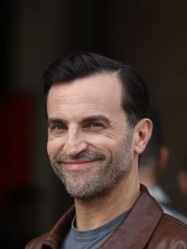 Nicolas Ghesquière : Le grand nom de Louis Vuitton vit dans une demeure unique sur les hauteurs de Los Angeles, avec son compagnon