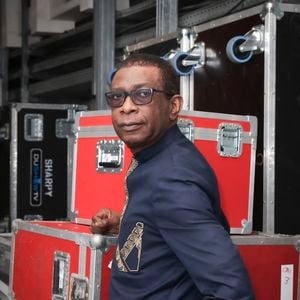 Exclusif - Youssou N’Dour pose lors de l'enregistrement de l'émission "Le Grand Echiquier, Spéciale Afrique", présentée par C.Chazal et A.Manoukian et diffusée le 28 août 2025 sur France 2, à Paris, France, le 14 septembre 2024. © Jack Tribeca/Bestimage