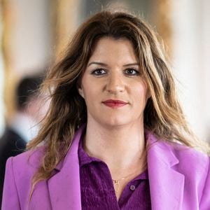 Elle y confie le plaisir de retrouver ses habitudes "après quelques nuits blanches".

Marlène Schiappa, secrétaire d'Etat, chargée de l’Économie sociale et solidaire et de la Vie associative - Le président de la République française rencontre des hommes d'affaires lors de la 6ème édition du sommet "Choose France" au Château de Versailles , près de Pari, France, le 15 mai 2023..© Eliot Blondet/Pool/Bestimage