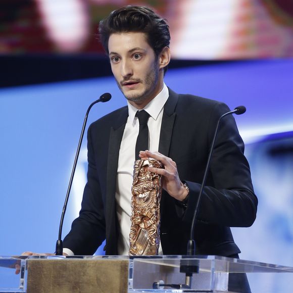 Pierre Niney (césar du meilleur acteur pour le film "Yves Saint Laurent") - 40ème cérémonie des César au théâtre du Châtelet à Paris, le 20 février 2015. © BORDE-JACOVIDES / BESTIMAGE