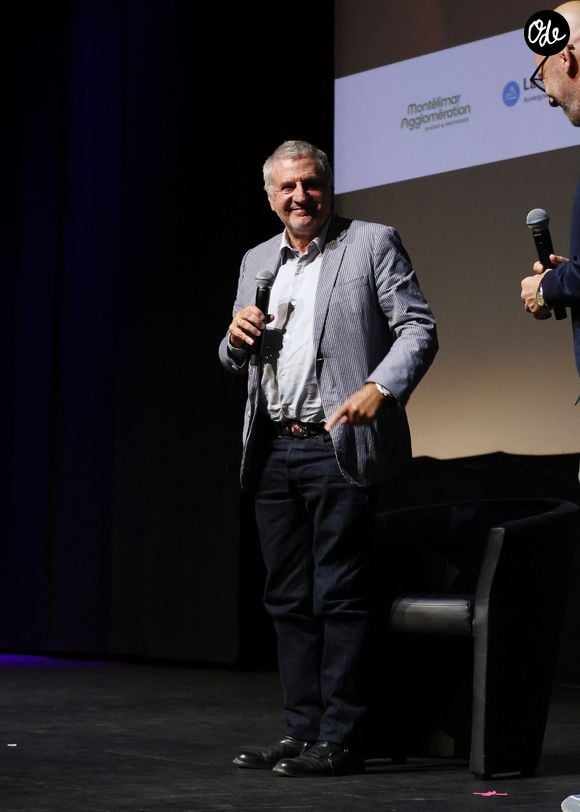 Exclusif - Daniel Auteuil en master class sur la scène du Palais des congrés de Montélimar lors de la 15ème édition de Montélimar Film Festival de l'écrit à l'écran, le 22 septembre 2026. © Denis Guignebourg/Bestimage