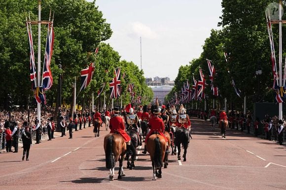 Les membres du Household Cavalry Mounted Regiment quittent le palais de Buckingham avant la cérémonie du drapeau dans le centre de Londres, alors que le roi Charles III célèbre son anniversaire officiel. 14 juin 2025. Photo by Aaron Chown/PA Wire/ABACAPRESS.COM