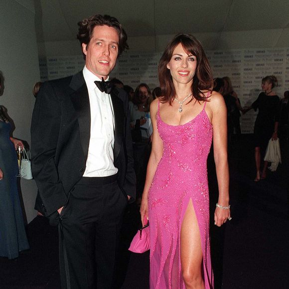 Hugh Grant et Elizabeth Hurley ou quand la passion se transforme en une amitié fraternelle.

Hugh Grant et Elizabeth Hurley - Soirée Versace à Londres. 

© Bestimage